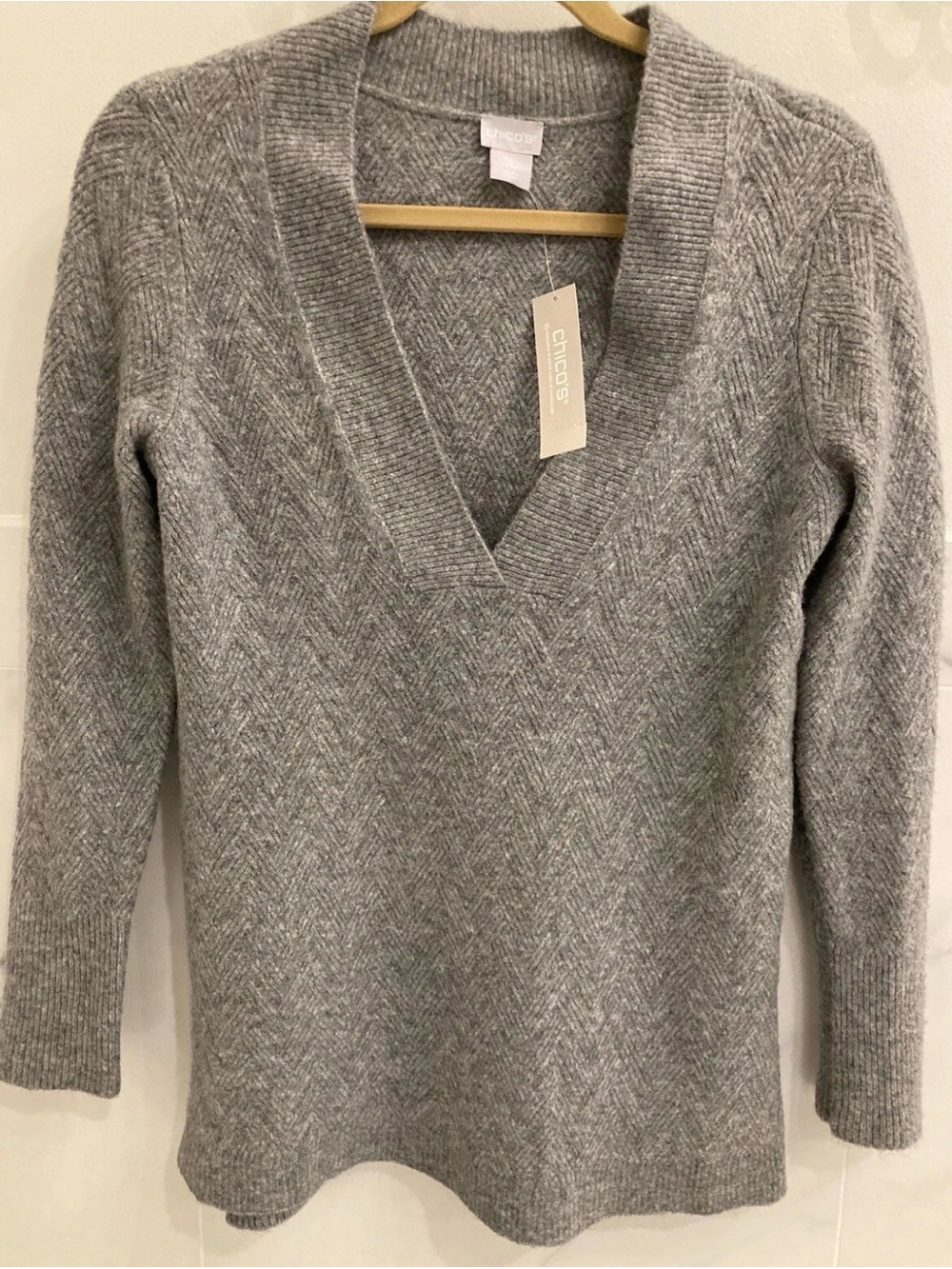 Chico's Light Gray V-Neck Chevron Knit Sweater